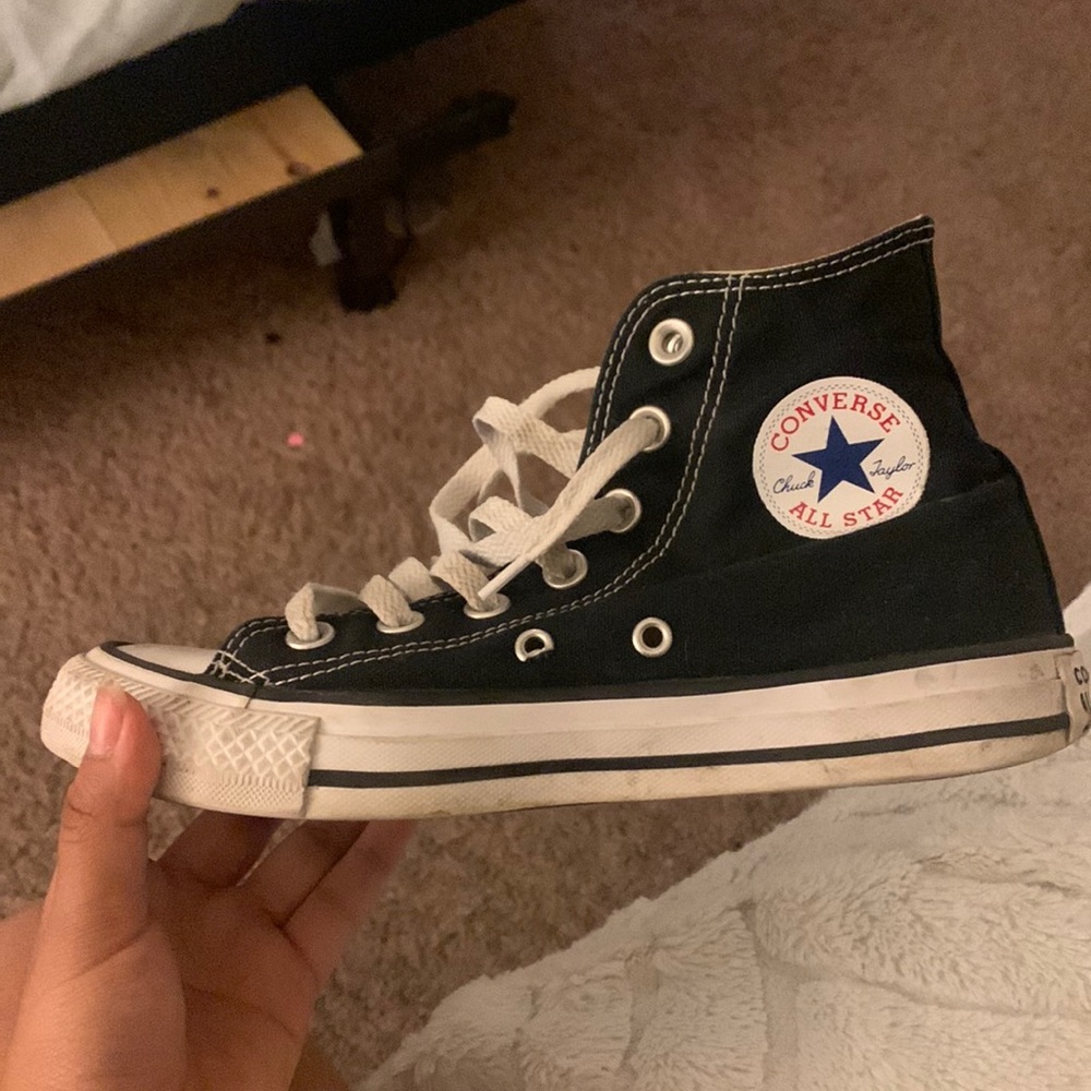 Size 5 black converse little bit dirty just need to clean up
